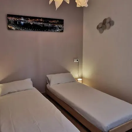La Perla Cruise On Private Beach, Modern With Aircon & Wifi Benalmádena